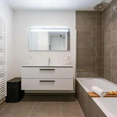 Huswell - Modern And Stylish With Terrace