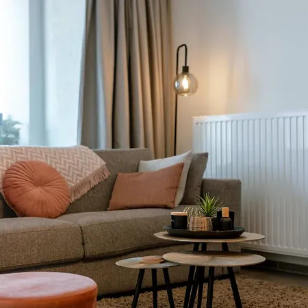 Huswell - Modern And Stylish With Terrace Apartment