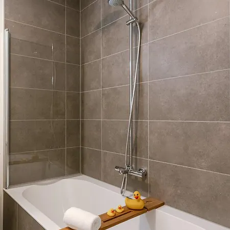 Huswell - Modern And Stylish With Terrace Apartment *